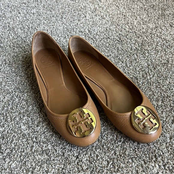 Tory Burch Royal Tan/Gold Reva Tumbled Leather Flats, Size 7 - Picture 1 of 7
